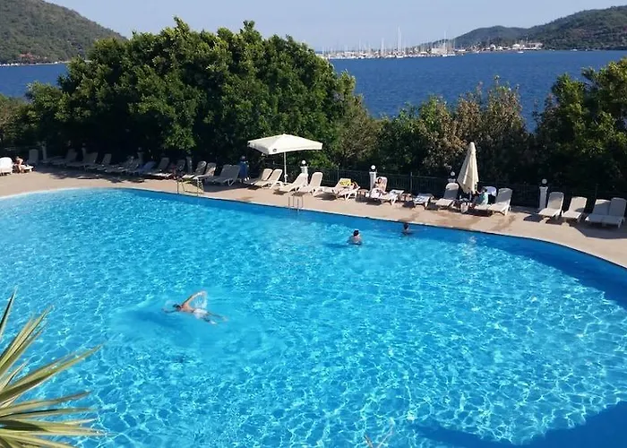 Club Bellamare فندق مرمريس